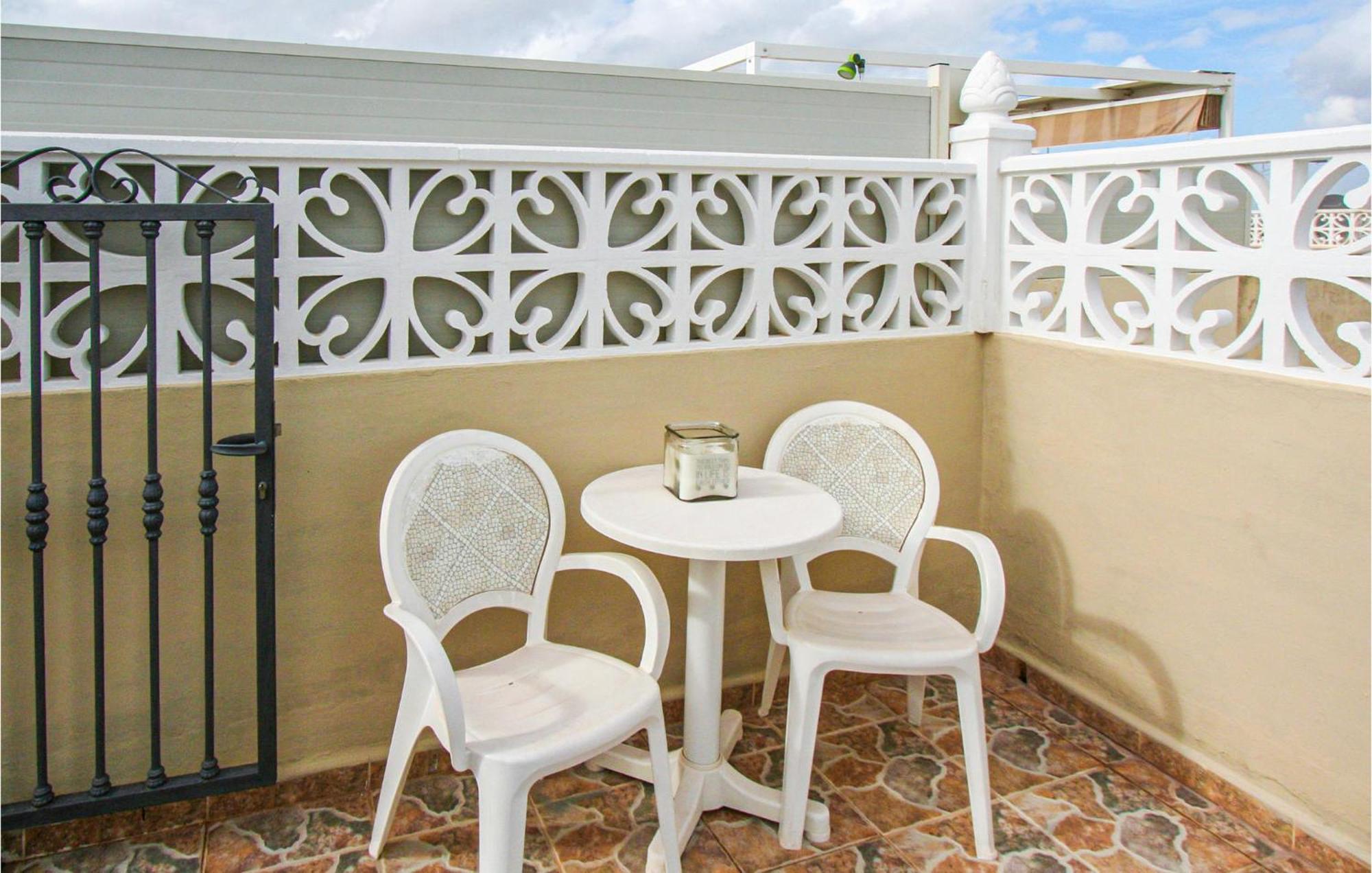 Lovely Apartment In Torrevieja With Kitchen Torre La Mata Exterior foto